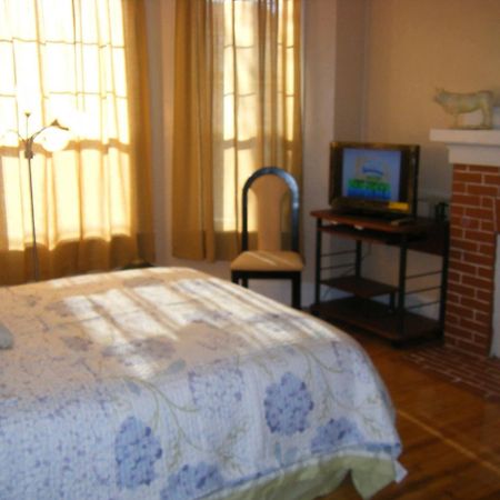 Glory Inn Downtown Монктон Экстерьер фото